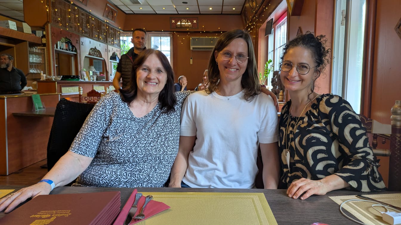 Powercamp - Damen im Restaurant